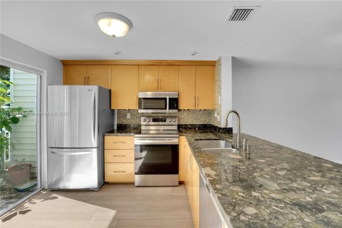 Купить таунхаус в Форт-Лодердейл, Флорида 2 спальни, 98.1м2, № 1954789 - фото 30