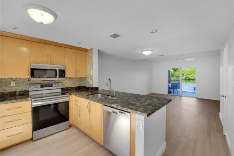 Купить таунхаус в Форт-Лодердейл, Флорида 2 спальни, 98.1м2, № 1954789 - фото 28