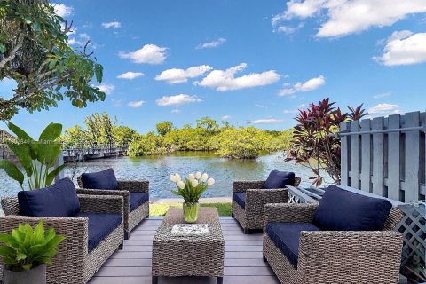 Купить таунхаус в Форт-Лодердейл, Флорида 2 спальни, 98.1м2, № 1954789 - фото 1