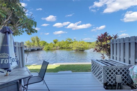 Купить таунхаус в Форт-Лодердейл, Флорида 2 спальни, 98.1м2, № 1954789 - фото 3