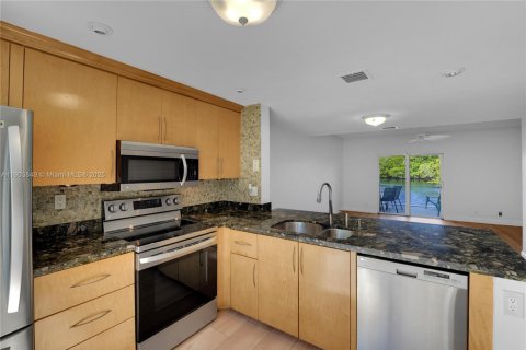 Купить таунхаус в Форт-Лодердейл, Флорида 2 спальни, 98.1м2, № 1954789 - фото 2