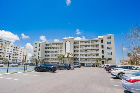 Condominio en venta en Redington Shores, Florida, 3 dormitorios, 130.99 m2 № 1759495 - foto 1