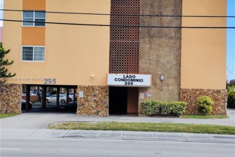 Купить кондоминиум в Майами, Флорида 2 спальни, 78.04м2, № 1967012 - фото 2