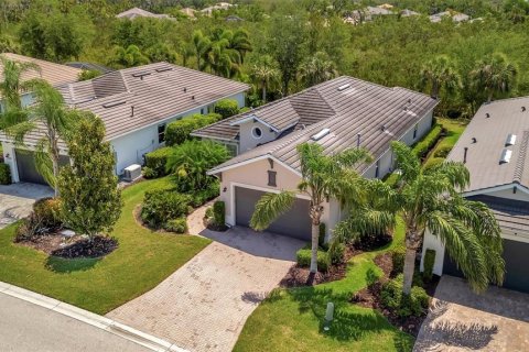 House in Bradenton, Florida 3 bedrooms, 188.96 sq.m. № 1629487 - photo 2