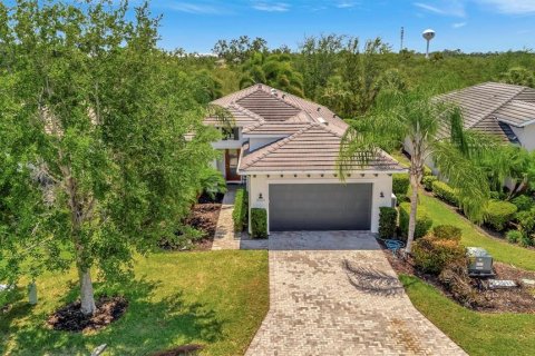 House in Bradenton, Florida 3 bedrooms, 188.96 sq.m. № 1629487 - photo 3
