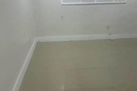 Villa ou maison à louer à Miami Gardens, Floride: 3 chambres, 140.47 m2 № 2400843 - photo 9