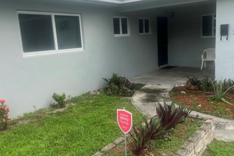 Villa ou maison à louer à Miami Gardens, Floride: 3 chambres, 140.47 m2 № 2400843 - photo 23