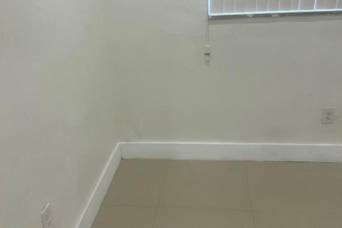 Villa ou maison à louer à Miami Gardens, Floride: 3 chambres, 140.47 m2 № 2400843 - photo 11