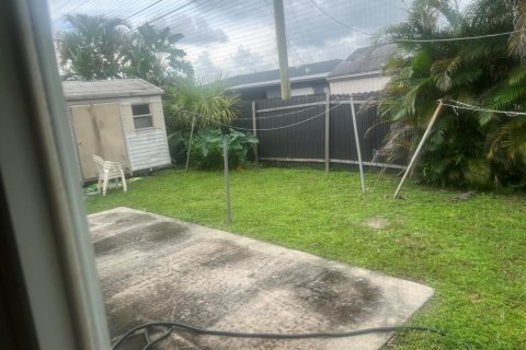 Villa ou maison à louer à Miami Gardens, Floride: 3 chambres, 140.47 m2 № 2400843 - photo 22