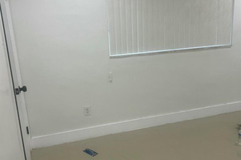 Villa ou maison à louer à Miami Gardens, Floride: 3 chambres, 140.47 m2 № 2400843 - photo 4