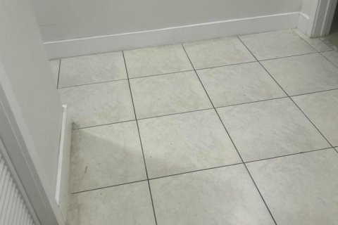 Villa ou maison à louer à Miami Gardens, Floride: 3 chambres, 140.47 m2 № 2400843 - photo 14