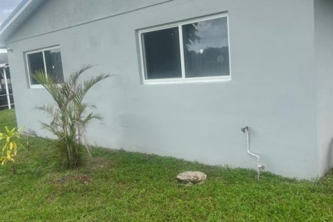 Villa ou maison à louer à Miami Gardens, Floride: 3 chambres, 140.47 m2 № 2400843 - photo 24