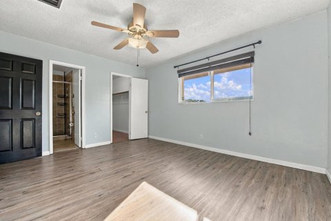 House in Cutler Bay, Florida 3 bedrooms, 135.45 sq.m. № 2416070 - photo 4