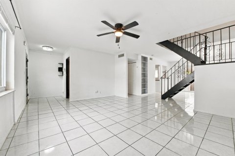 House in Cutler Bay, Florida 3 bedrooms, 135.45 sq.m. № 2416070 - photo 2