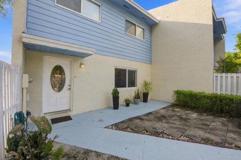 House in Cutler Bay, Florida 3 bedrooms, 135.45 sq.m. № 2416070