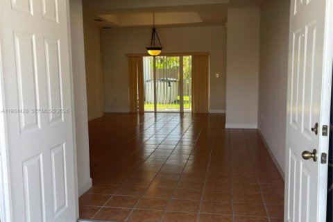 Купить виллу или дом в Хомстед, Флорида 3 спальни, 133.97м2, № 2048130 - фото 8