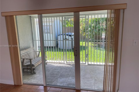 Купить виллу или дом в Хомстед, Флорида 3 спальни, 133.97м2, № 2048130 - фото 26