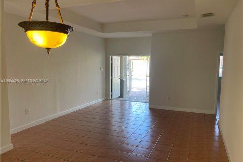 Купить виллу или дом в Хомстед, Флорида 3 спальни, 133.97м2, № 2048130 - фото 9