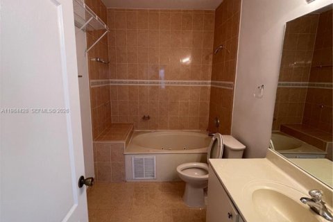 Купить виллу или дом в Хомстед, Флорида 3 спальни, 133.97м2, № 2048130 - фото 23