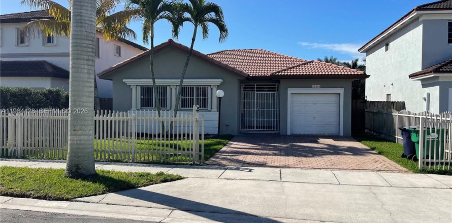 Дом в Хомстед, Флорида 3 спальни, 133.97м2 № 2048130