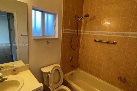 Купить виллу или дом в Хомстед, Флорида 3 спальни, 133.97м2, № 2048130 - фото 13