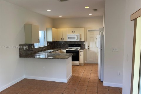 Купить виллу или дом в Хомстед, Флорида 3 спальни, 133.97м2, № 2048130 - фото 30