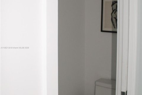 Condominio en venta en Miami, Florida, 4 dormitorios, 173.82 m2 № 1858762 - foto 17