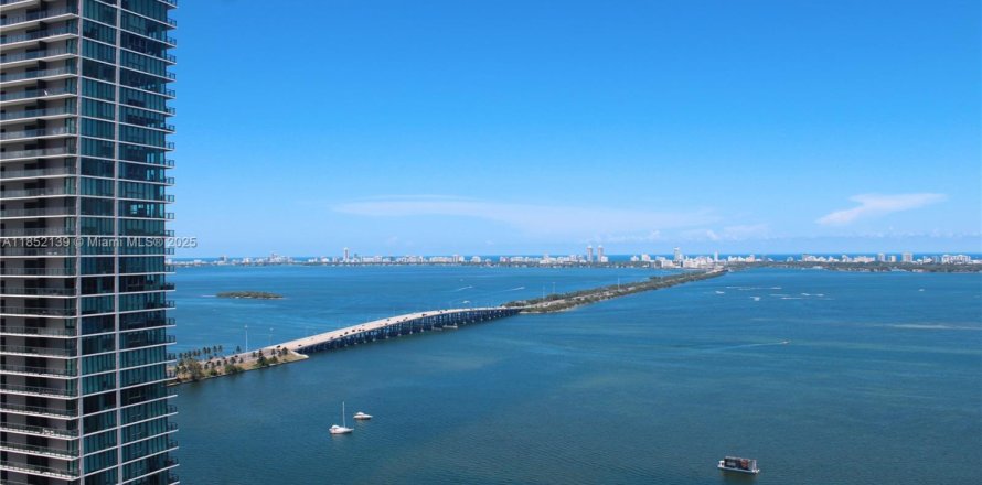 Condominio en Miami, Florida, 4 dormitorios  № 1858762