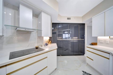 Купить кондоминиум в Холливуд, Флорида 2 спальни, 184.69м2, № 1965853 - фото 7