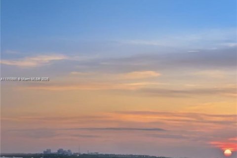 Купить кондоминиум в Холливуд, Флорида 2 спальни, 184.69м2, № 1965853 - фото 24