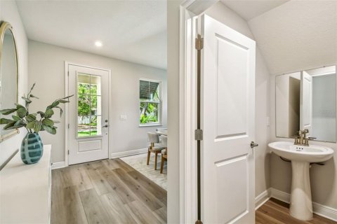 House in Tampa, Florida 4 bedrooms, 223.8 sq.m. № 1152668 - photo 5