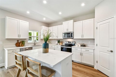 House in Tampa, Florida 4 bedrooms, 223.8 sq.m. № 1152668 - photo 16