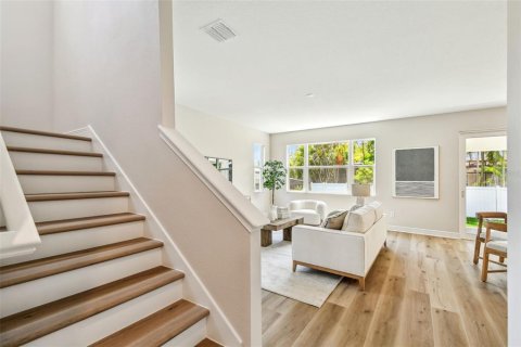 House in Tampa, Florida 4 bedrooms, 223.8 sq.m. № 1152668 - photo 7