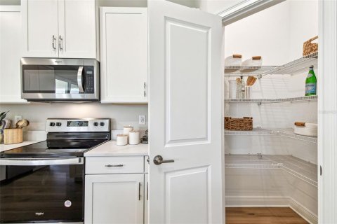House in Tampa, Florida 4 bedrooms, 223.8 sq.m. № 1152668 - photo 24