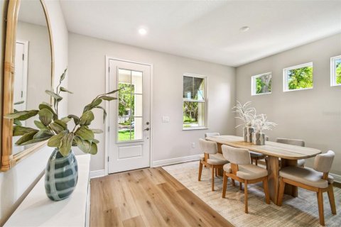 House in Tampa, Florida 4 bedrooms, 223.8 sq.m. № 1152668 - photo 3