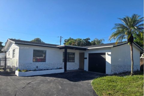 Casa en venta en Hollywood, Florida, 3 dormitorios, 149.94 m2 № 1956988 - foto 1