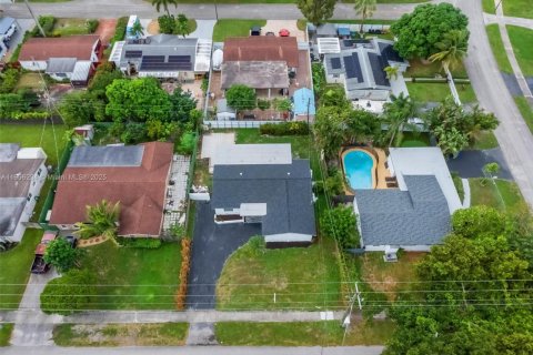 Casa en venta en Hollywood, Florida, 3 dormitorios, 149.94 m2 № 1956988 - foto 2