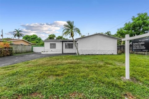 Casa en venta en Hollywood, Florida, 3 dormitorios, 149.94 m2 № 1956988 - foto 3