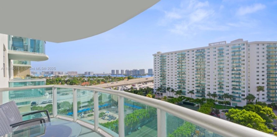 Condo à Sunny Isles Beach, Floride, 3 chambres № 1830356
