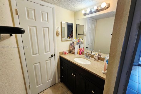 Condominio en venta en Coral Springs, Florida, 3 dormitorios, 125.42 m2 № 1786924 - foto 12