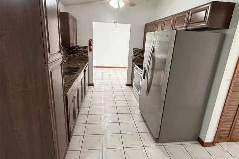 Casa en alquiler en Kissimmee, Florida, 4 dormitorios, 164.16 m2 № 1877356 - foto 4