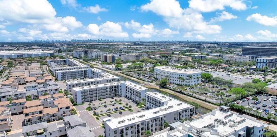 Condo in Doral, Florida, 1 bedroom in URBANA № 1688626