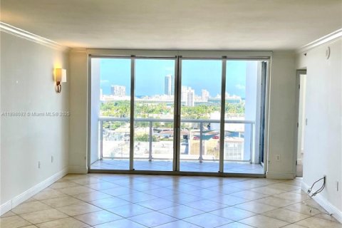Condominio en alquiler en Miami Beach, Florida, 2 dormitorios, 103.12 m2 № 1949409 - foto 2