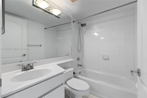 Condominio en alquiler en Miami Beach, Florida, 2 dormitorios, 103.12 m2 № 1949409 - foto 21