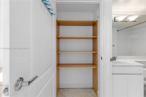 Condominio en alquiler en Miami Beach, Florida, 2 dormitorios, 103.12 m2 № 1949409 - foto 20