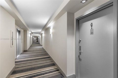 Condominio en alquiler en Miami Beach, Florida, 2 dormitorios, 103.12 m2 № 1949409 - foto 23
