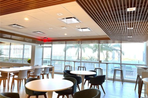 Condominio en alquiler en Miami Beach, Florida, 2 dormitorios, 103.12 m2 № 1949409 - foto 29