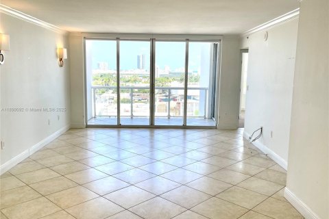 Condominio en alquiler en Miami Beach, Florida, 2 dormitorios, 103.12 m2 № 1949409 - foto 1