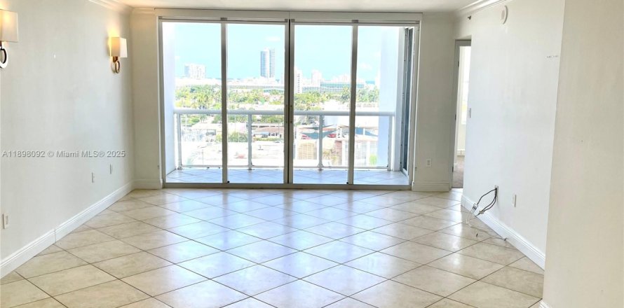 Condominio en Miami Beach, Florida, 2 dormitorios  № 1949409