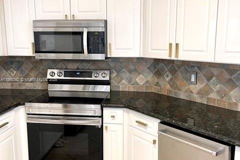 Condominio en alquiler en Miami Beach, Florida, 2 dormitorios, 103.12 m2 № 1949409 - foto 9